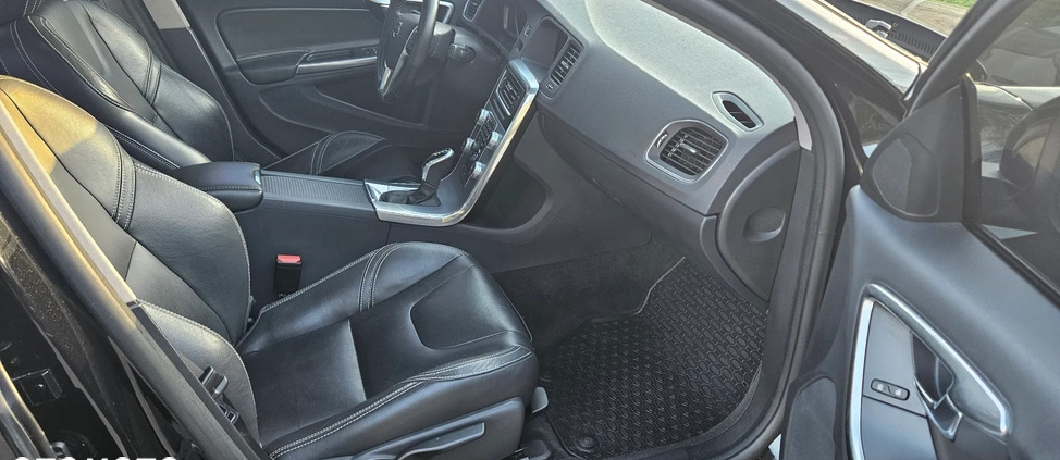 Volvo S60 cena 61500 przebieg: 144700, rok produkcji 2017 z Siedlce małe 137